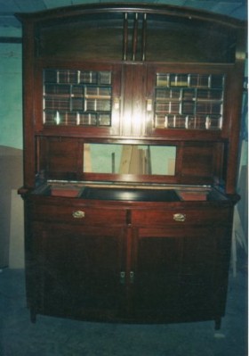 Mahagóni tálaló